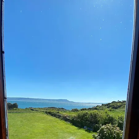 Sea View Upper Apartment *